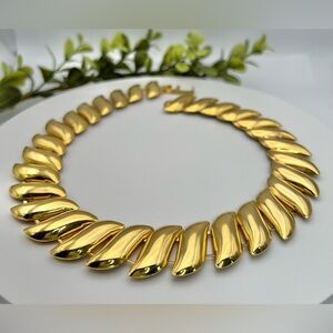 CURVED LINK 1980 VINTAGE NECKLACE